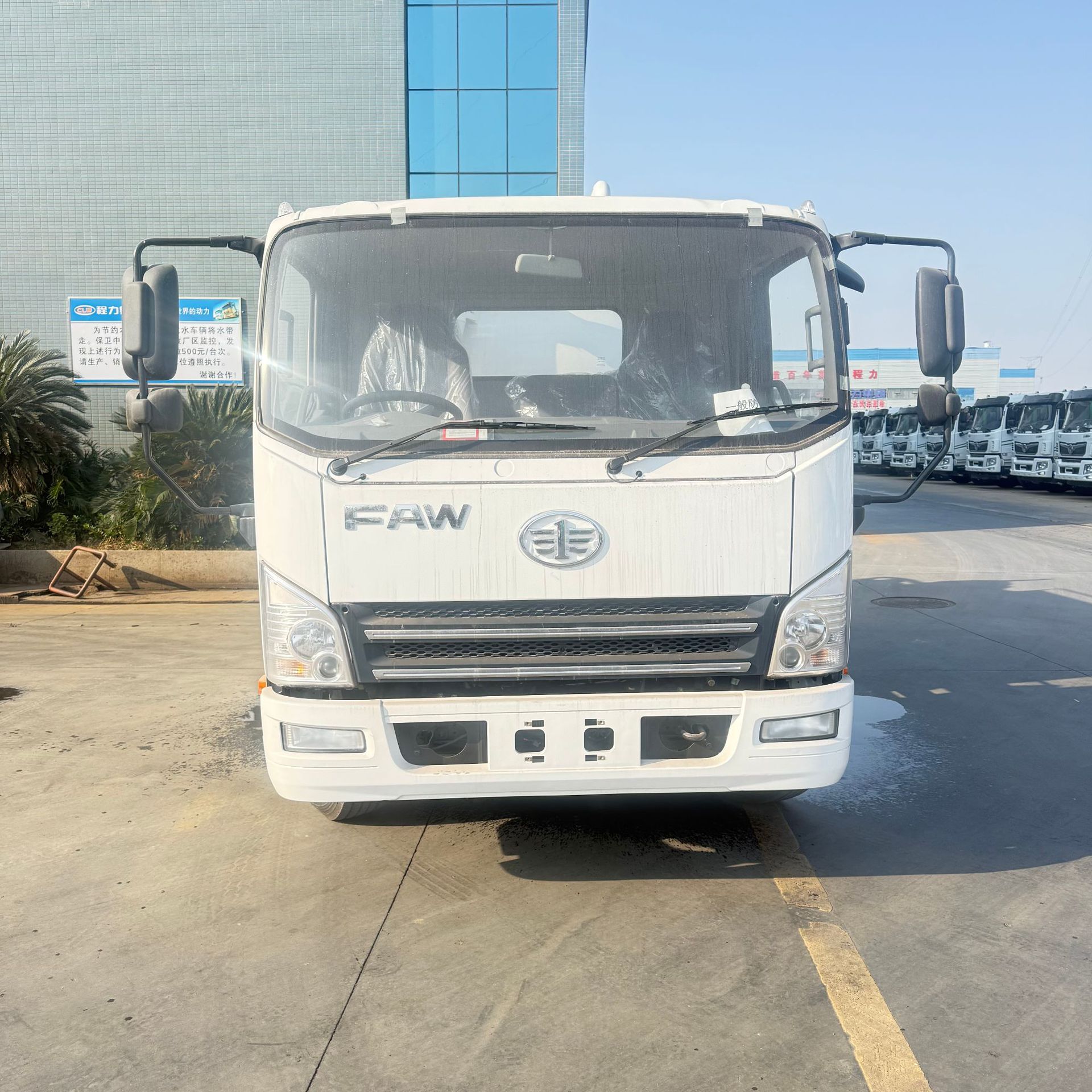 Multifunctional Pipeline Sewage Suction Truck High-Pressure Vacuum Sewage Suction Truck Can Quickly and Efficiently Unblock and Rescue