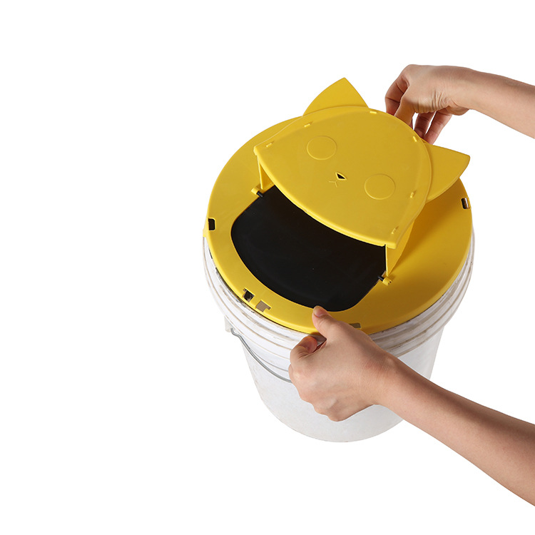 Amazon's New Flip-Top Mouse Trap, Outdoor Automatic Reset Catching Tool with Cover, Trap Mouse Trap