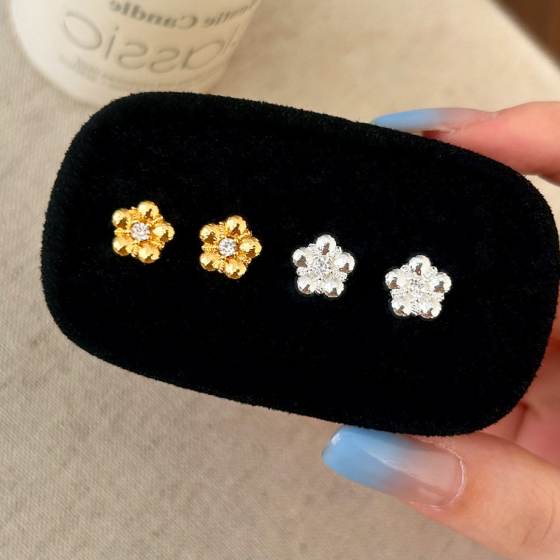 Korean Style Simple and Exquisite Niche Design Small Flower Necklace Bracelet Commuting Versatile Temperament Light Luxury High-End Necklace