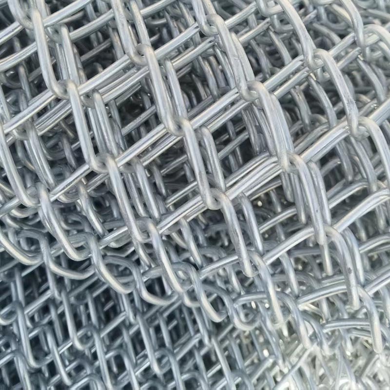 Hot-Dip Galvanized Chain Link Fence, Outdoor Wire Mesh, Sturdy Breeding Fence, Highway Fence, Guardrail, Diamond-Shaped Chain Link Fence, Customized