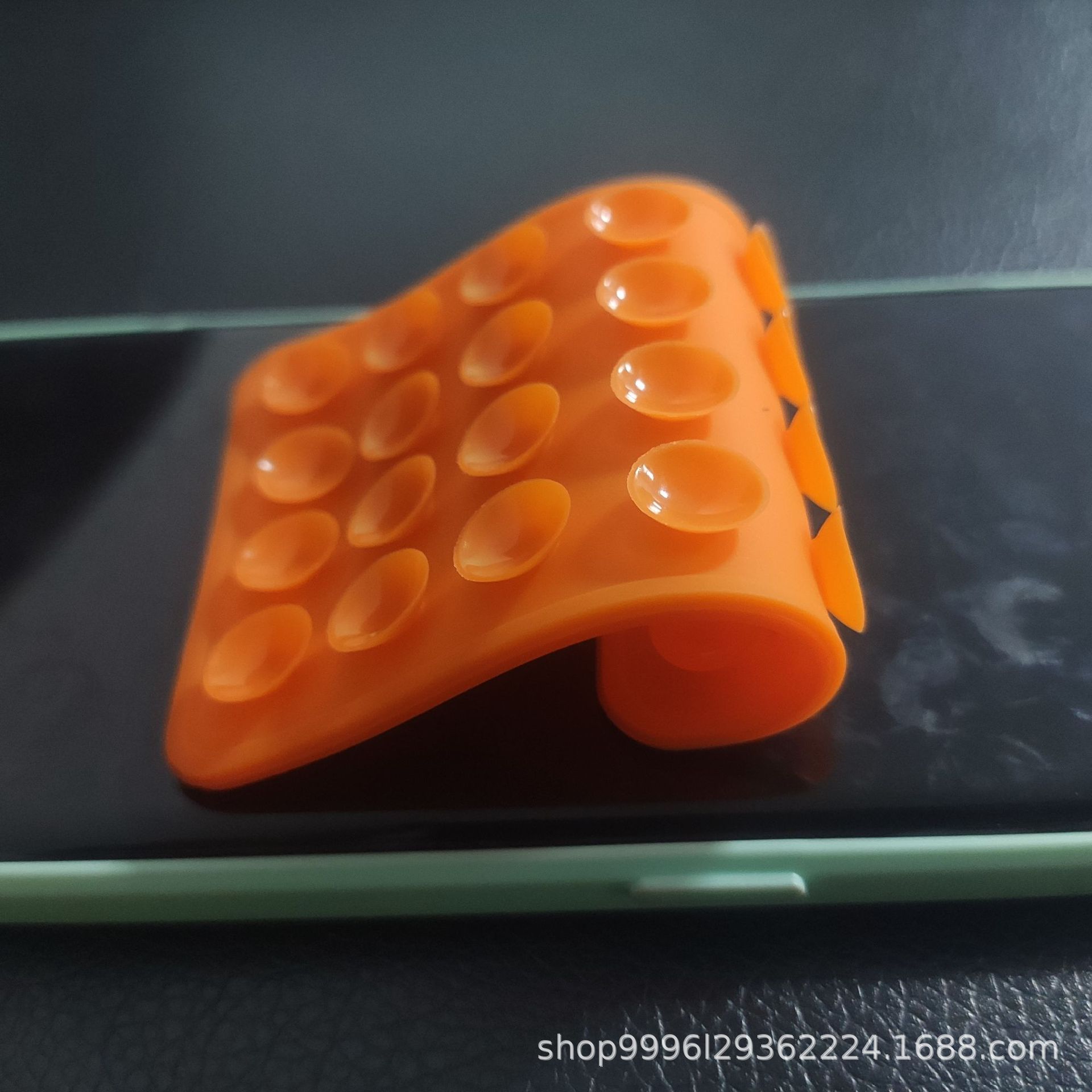 Cross-border explosions silicone double-sided suction cup 24 square suction cup mobile phone holder mobile phone sticker tablet computer non-slip