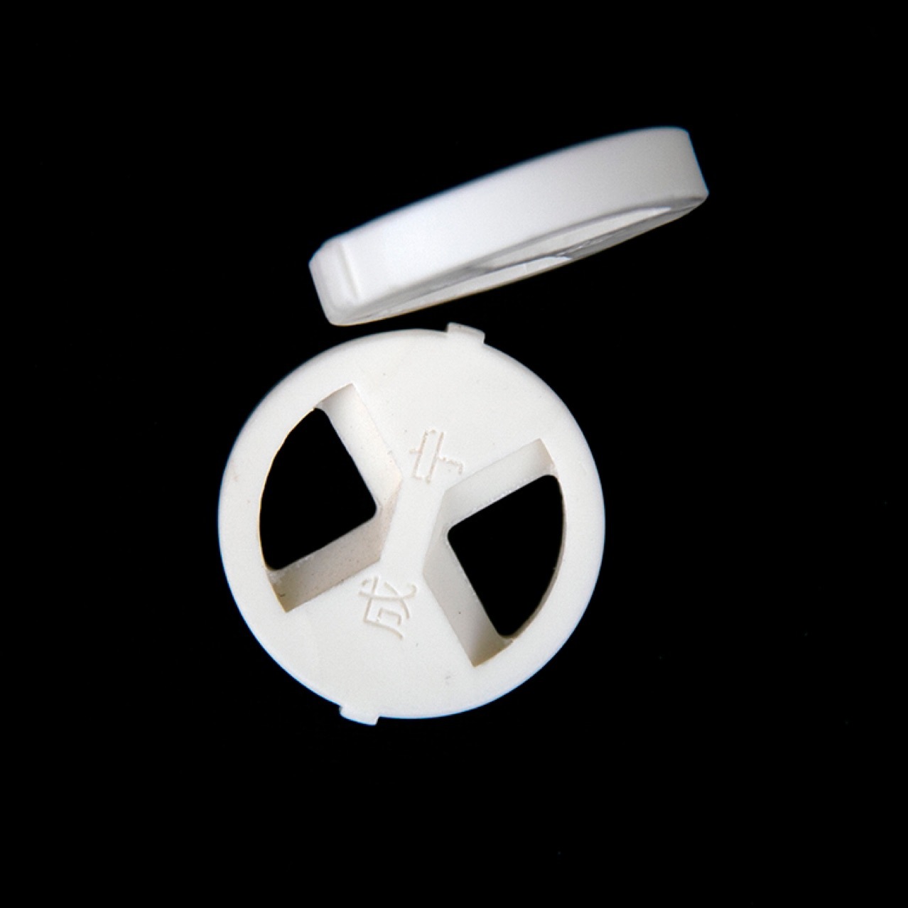 Manufacturers produce customized ceramic water valve pieces of various specifications, mirror polished ceramic pieces, faucets, reverse ceramic pieces