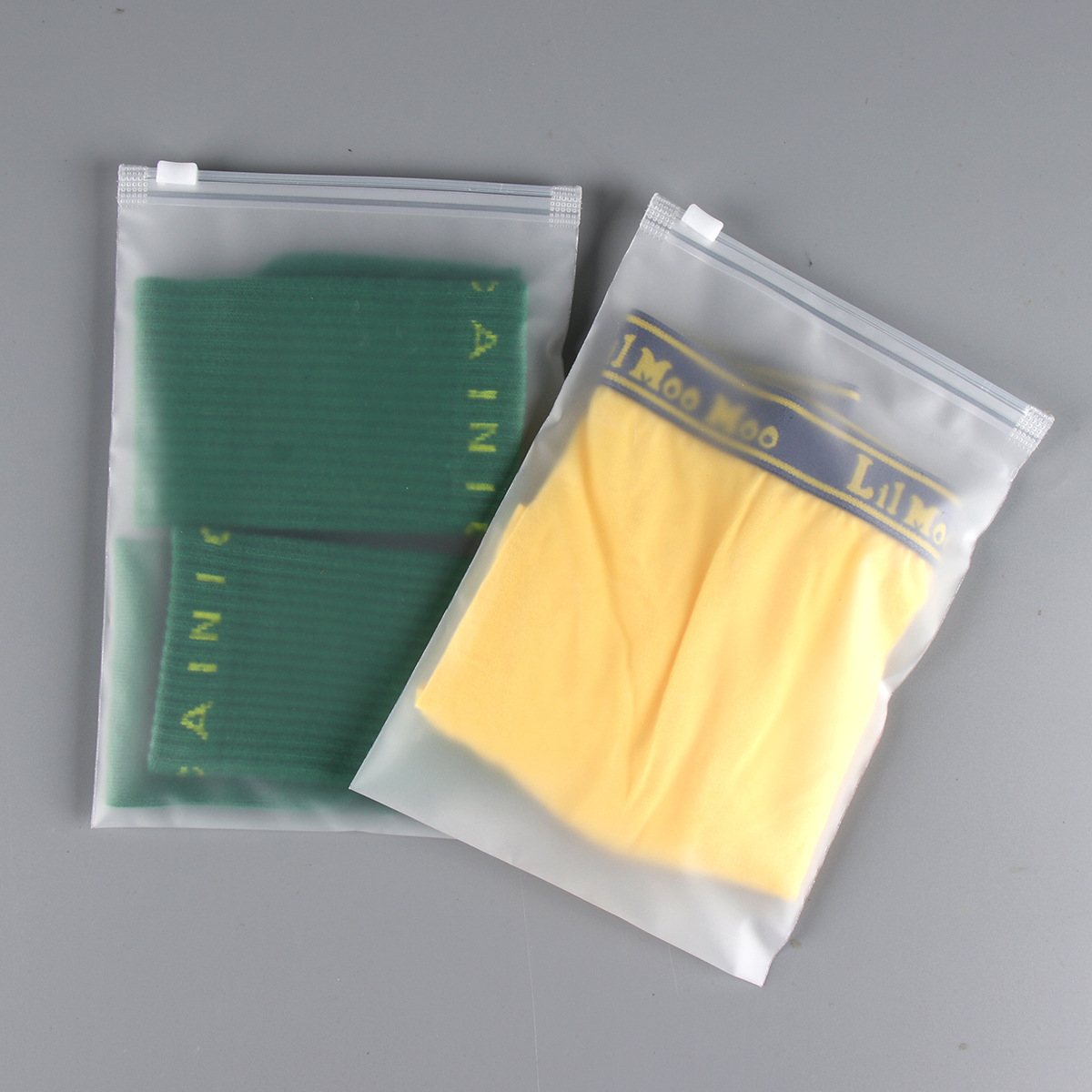 Customized Frosted Transparent Clothing Zipper Bag Clothing Packaging Pearlescent Film Pearl Cotton Plastic Packaging Zipper Bag Wholesale