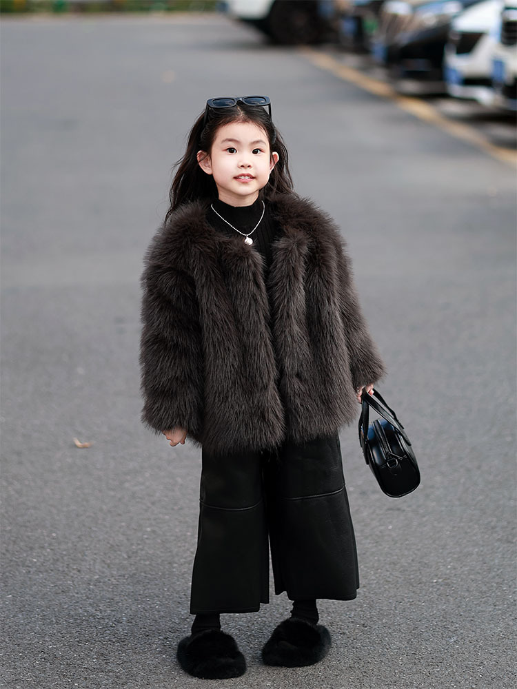Girls Fur Outwear 2025 New Korean Imitation Fox Fur Outwear Baby Girl Winter Warm Top Daughter Style