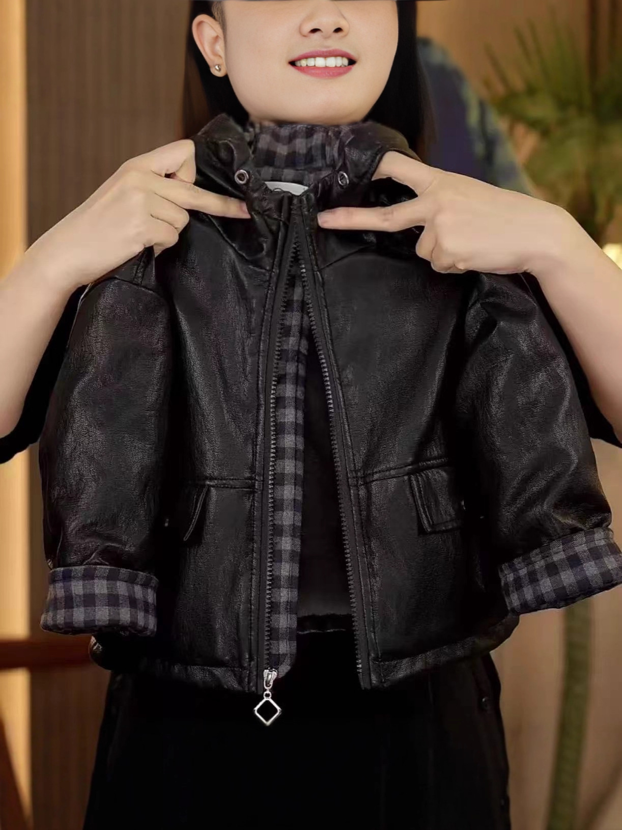 2025 Autumn and Winter Medium and Large Children's Tops for Girls and Boys Hooded Fleece-Lined Thickeneded Windproof Warm Thickeneded Leather Jackets