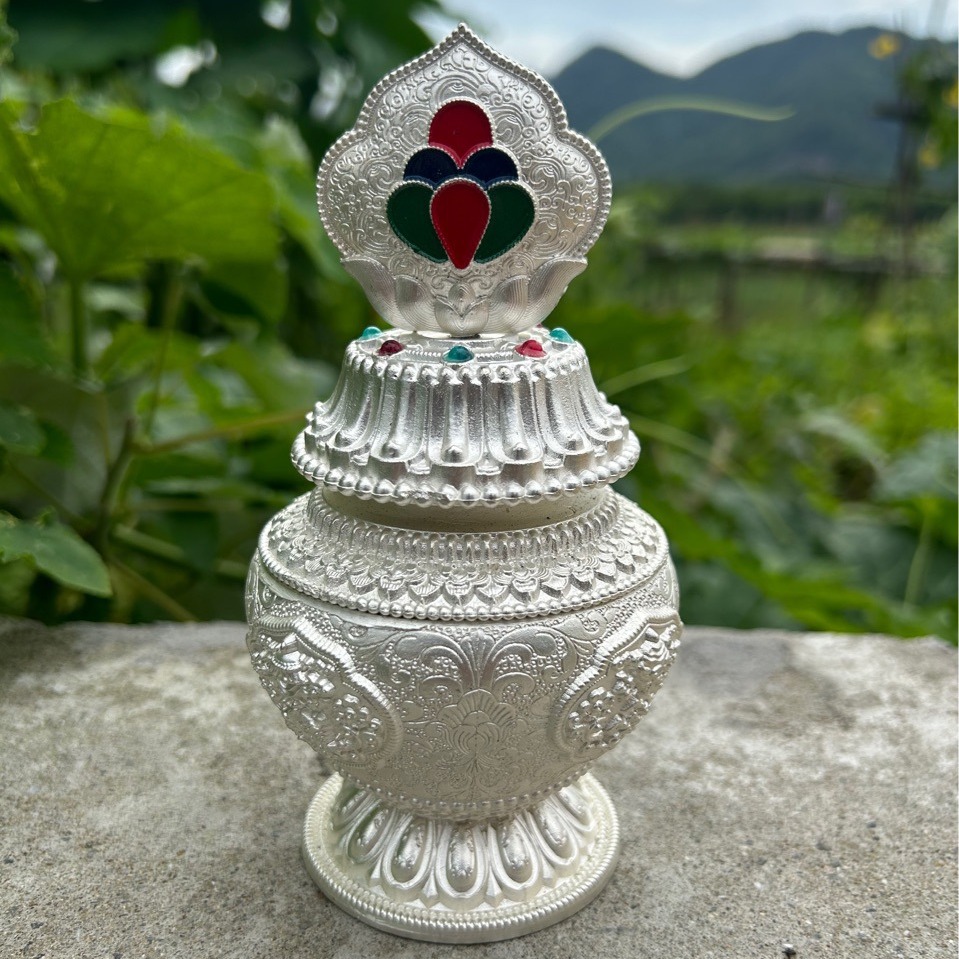 Xizang Tantric Auspicious Eight Treasures Eight Auspicious Dragon King Treasure Bottle Yellow God of Wealth Treasure Bottle Nectar Bottle Can Hold Xizang