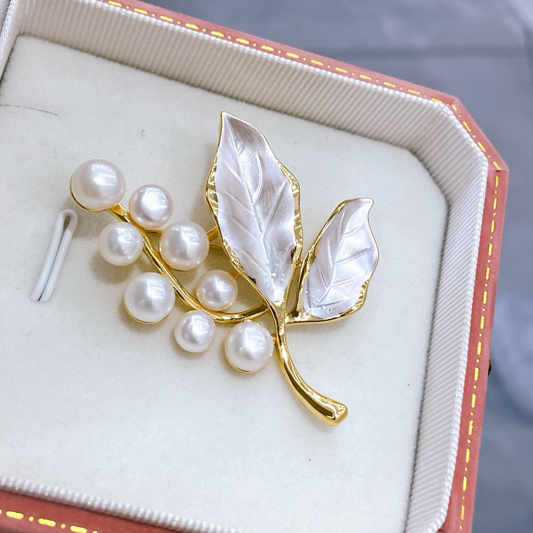 Autumn New Freshwater Pearl Brooch Bow Corsage High-End Pin Classy Design Anti-Exposure Buckle Ins
