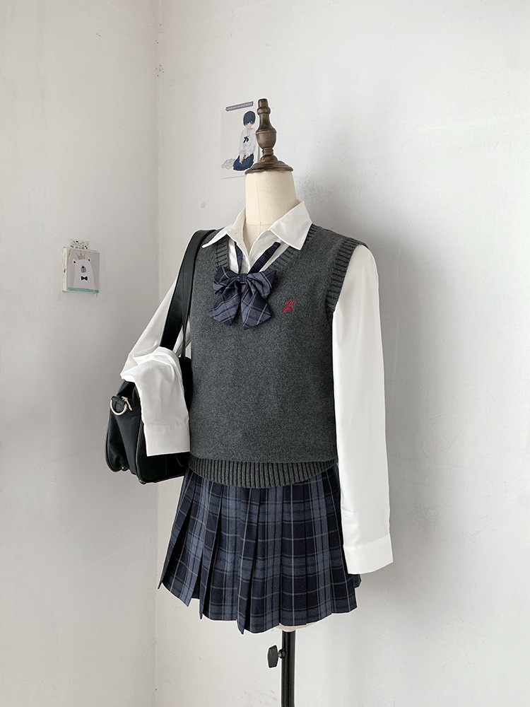 Original JK Uniform Solid Color Vest Sweater Knitted Vest V Collar School for Students in Autumn, Winter and Spring