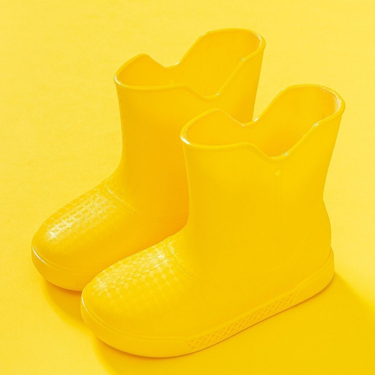Children's Rain Boots for Boys and Girls in Spring and Summer Rainy Season Fashionable and Cute Pure Color Water Shoes Rubber Shoes Waterproof Baby Mid-Top Rain Boots