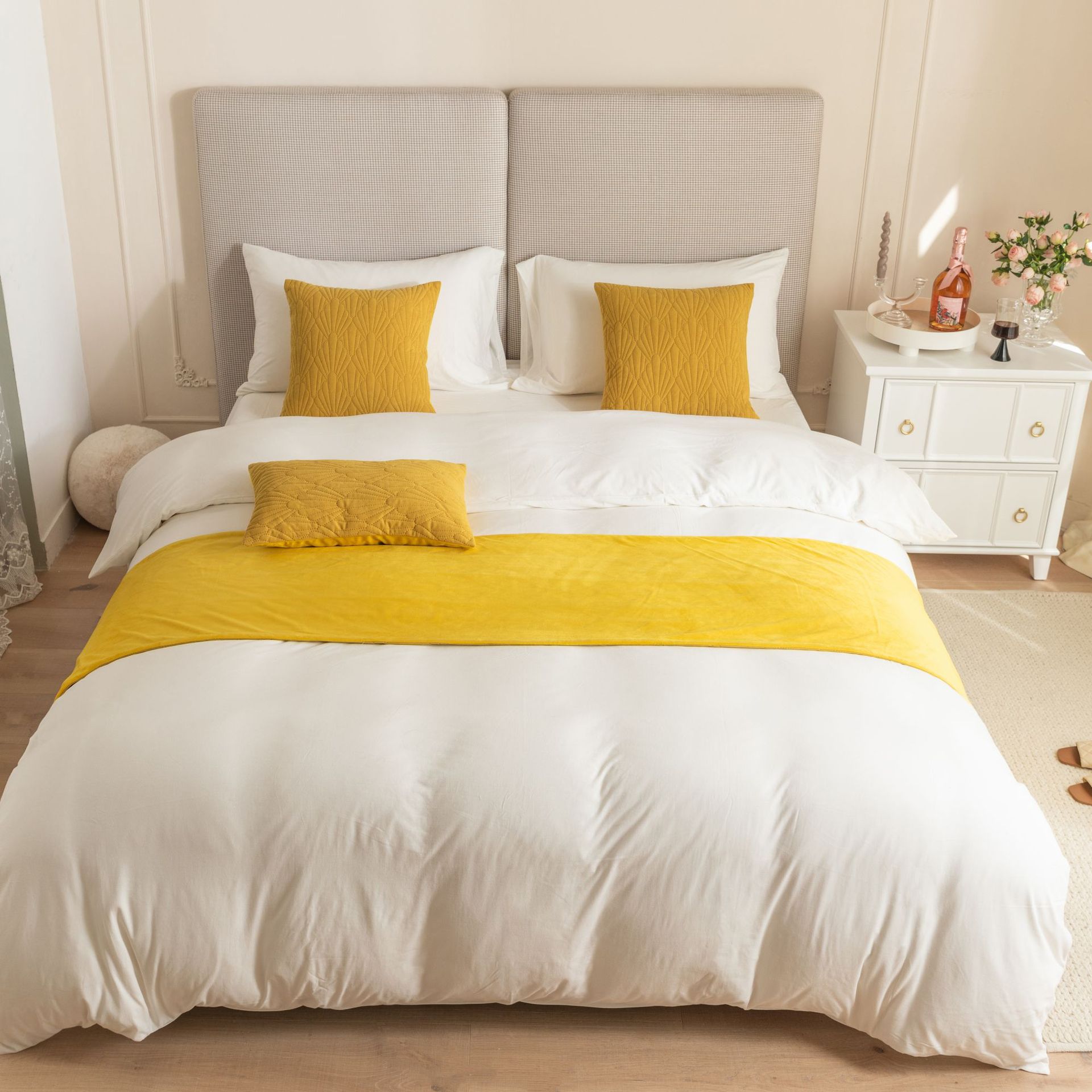 New Dutch velvet super soft shell pattern hotel homestay hotel bed end towel bed flag