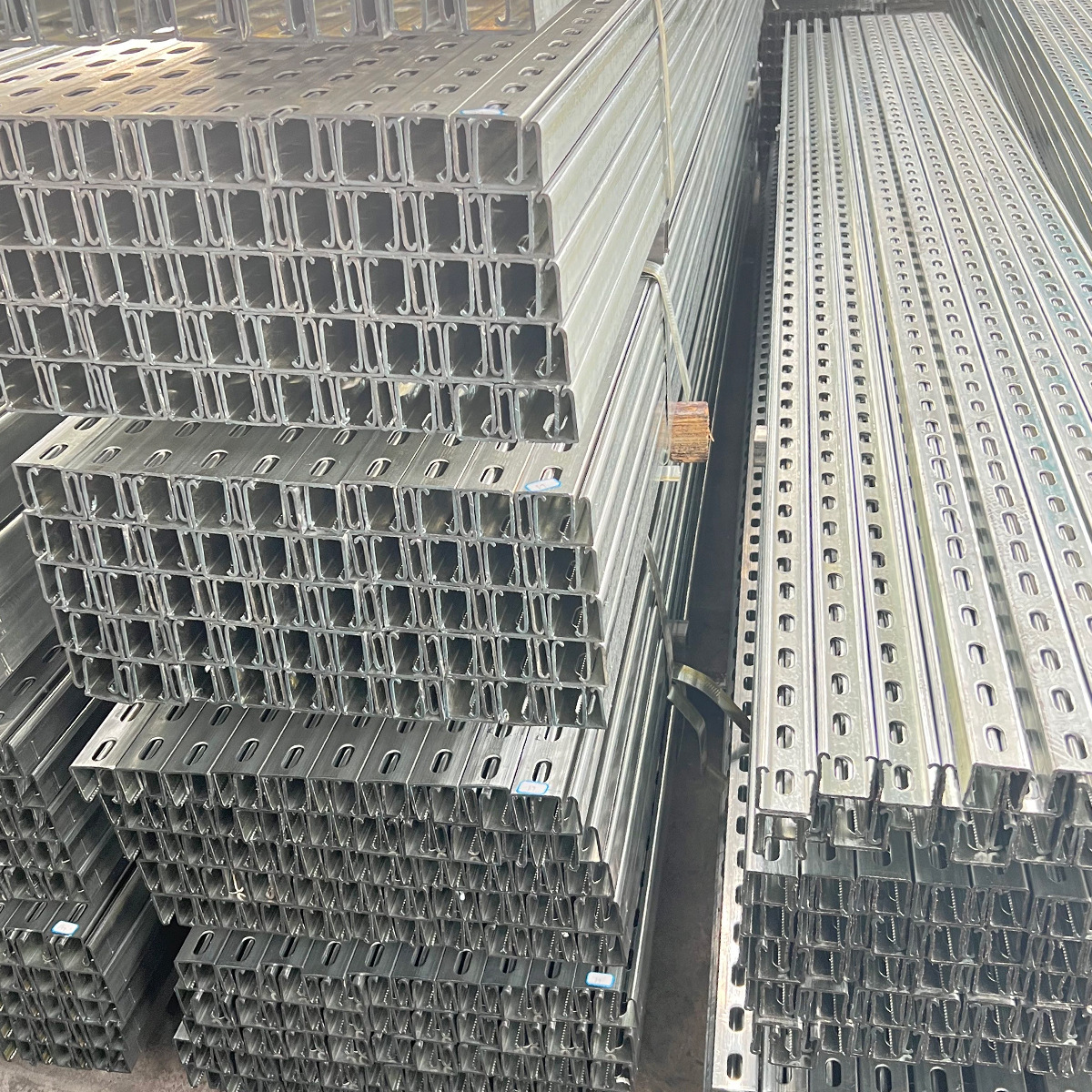 A large number of spot 41*41 seismic bracket U-shaped steel 41*21 hot galvanized photovoltaic bracket 304 stainless steel C- shaped steel