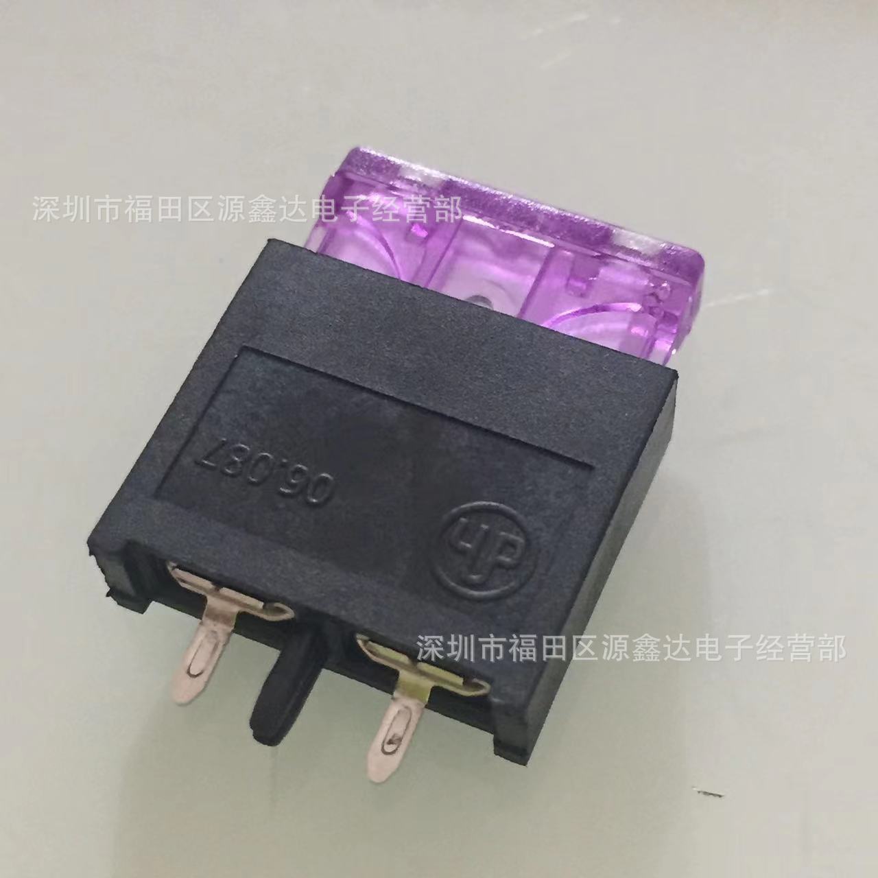 Medium Car Insert Holder, Medium Pin, Panel Mounting Car Fuse Box 06.087 Fuse Socket