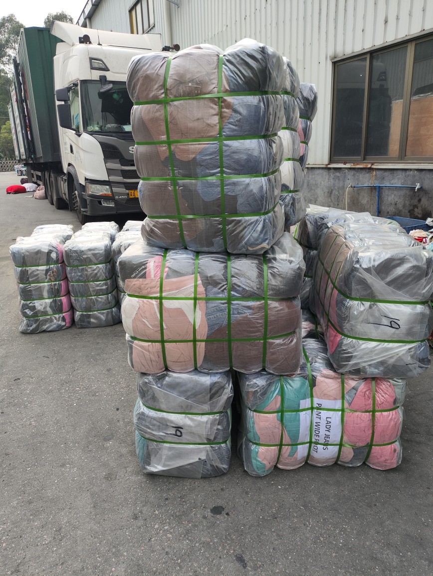 Secondhand Clothing in Bales 58kg