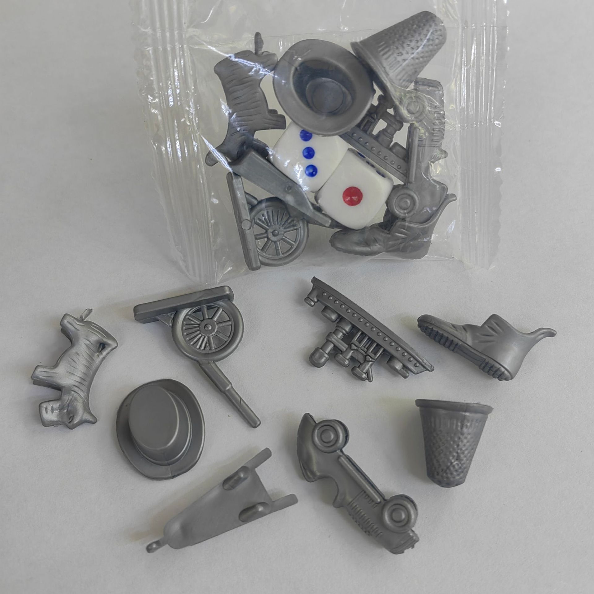 Plastic Products Game Chess Monopoly Chess Pieces Accessories House Hourglass Dice Plastic Accessories Chess Free Combination