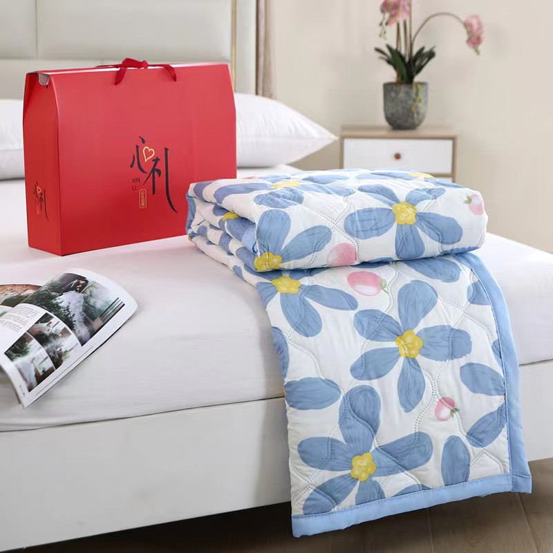Hot Selling Gift Quilt Summer Quilt Air Conditioning Quilt Thin Quilt Opening Gift Quilt Event Gift Summer Quilt Can Be Printed with Logo