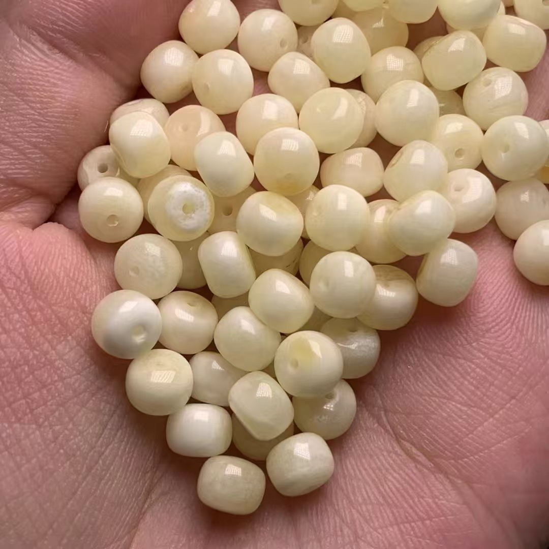Natural beeswax porcelain white nectar old loose beads full of wax shape full casual matching DIY Wen play accessories