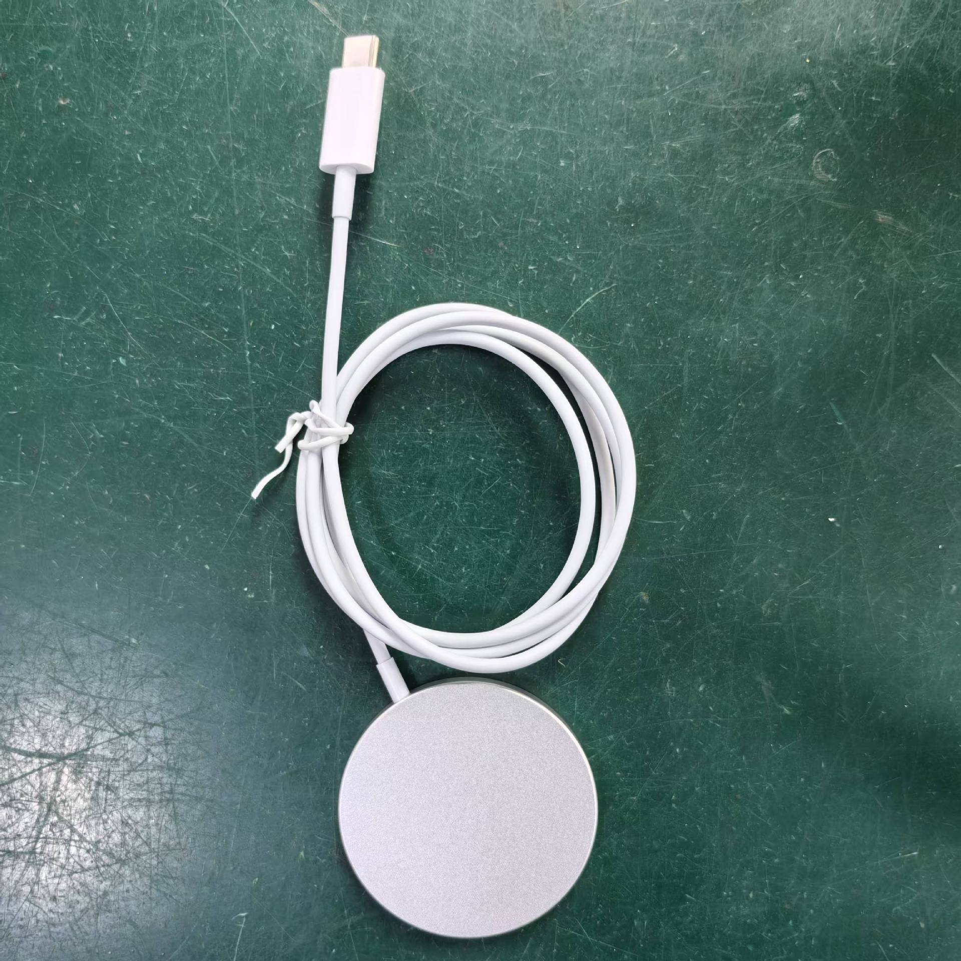 Suitable for 15W Apple Wireless Charging Mobile Phone Charging Magnetic Suction 15W Charging 15W Charger Magnetic Suction Fast Charging