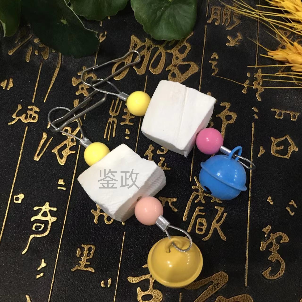 Оптовые шпажки из костей кальмара Новинка Кости кальмара Черный феникс Кожура тигра Пион Птица попугай Корм для птиц Для точения зубов и кусания Морская медуза