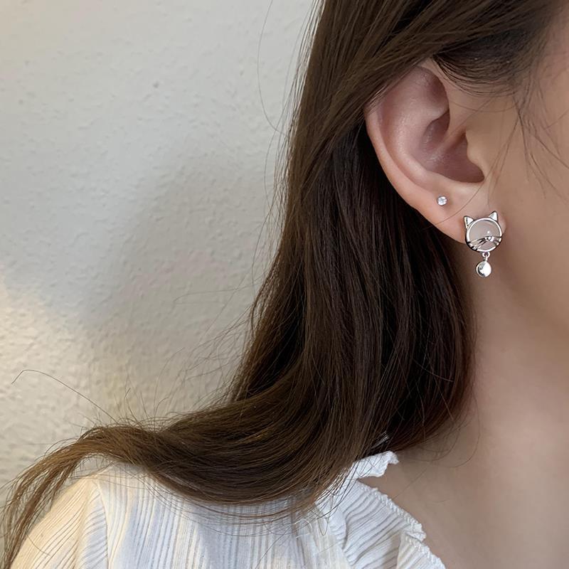 White Chalcedony Cat Asymmetric Earrings Niche Design Ear Studs Women's Earrings Summer Light Luxury