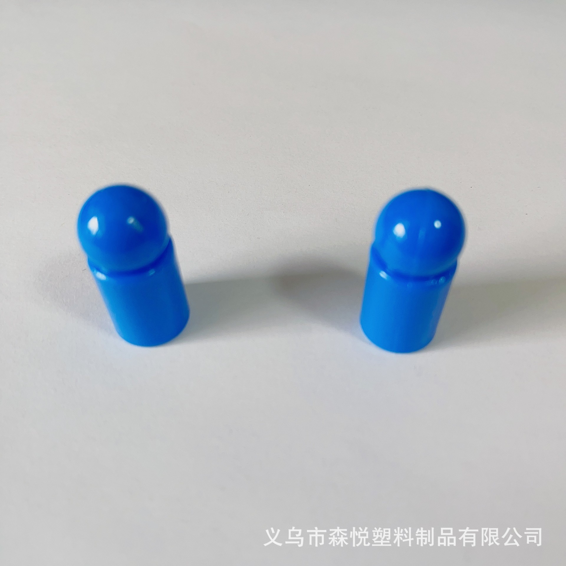 Source Factory Plastic Three-Dimensional Human-Shaped Checkers Flying Chess Pieces Tabletop Game Pieces