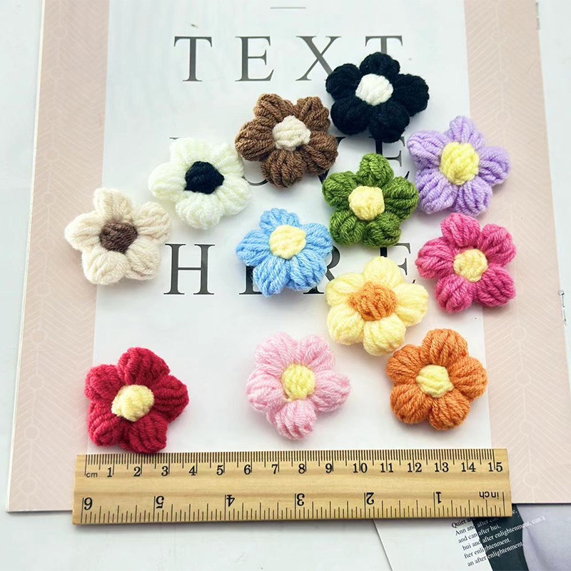 Factory handmade flower brooch 4cm puff flower brooch crocheted wool flower accessories clothing accessories