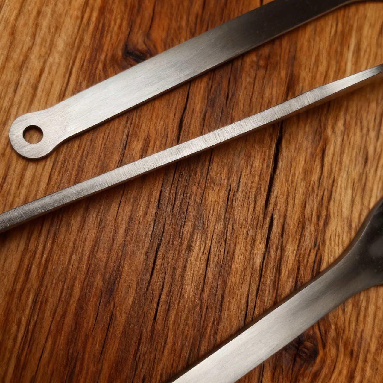 Professional Thickened Darts for Training, Suitable for Indoor and Outdoor Use, Dazzling Practice Knife, Stainless Steel, New Model, Leaf-Shaped, Colorful