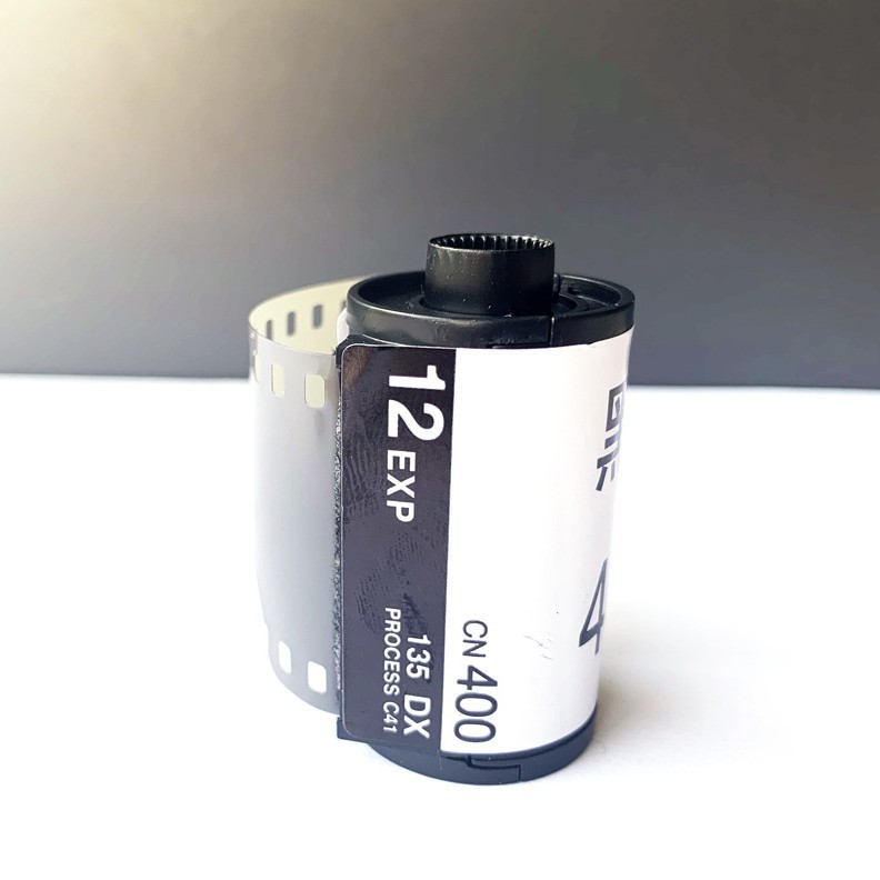 35mm camera 12 17 film novice use 135 black and white film ISO400 sensitivity 2026