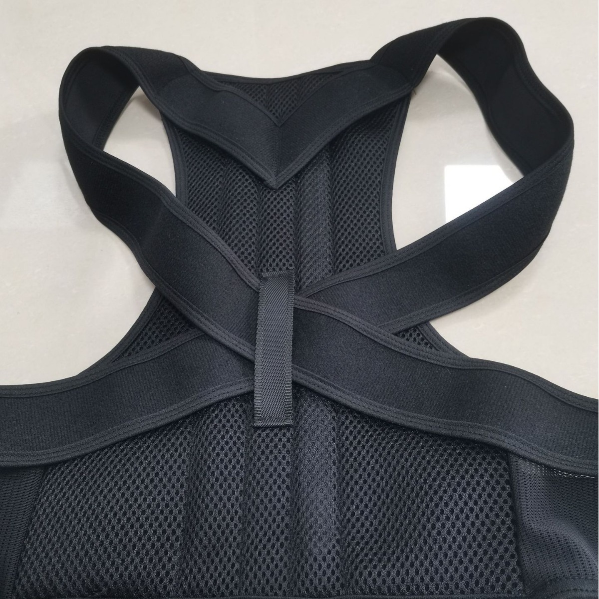 Adult Posture Corrector with Shoulder Opening and Beautiful Back Design, Unisex Spine Correction Brace, Student Anti-Hunchback Adjustable Fixed Strap