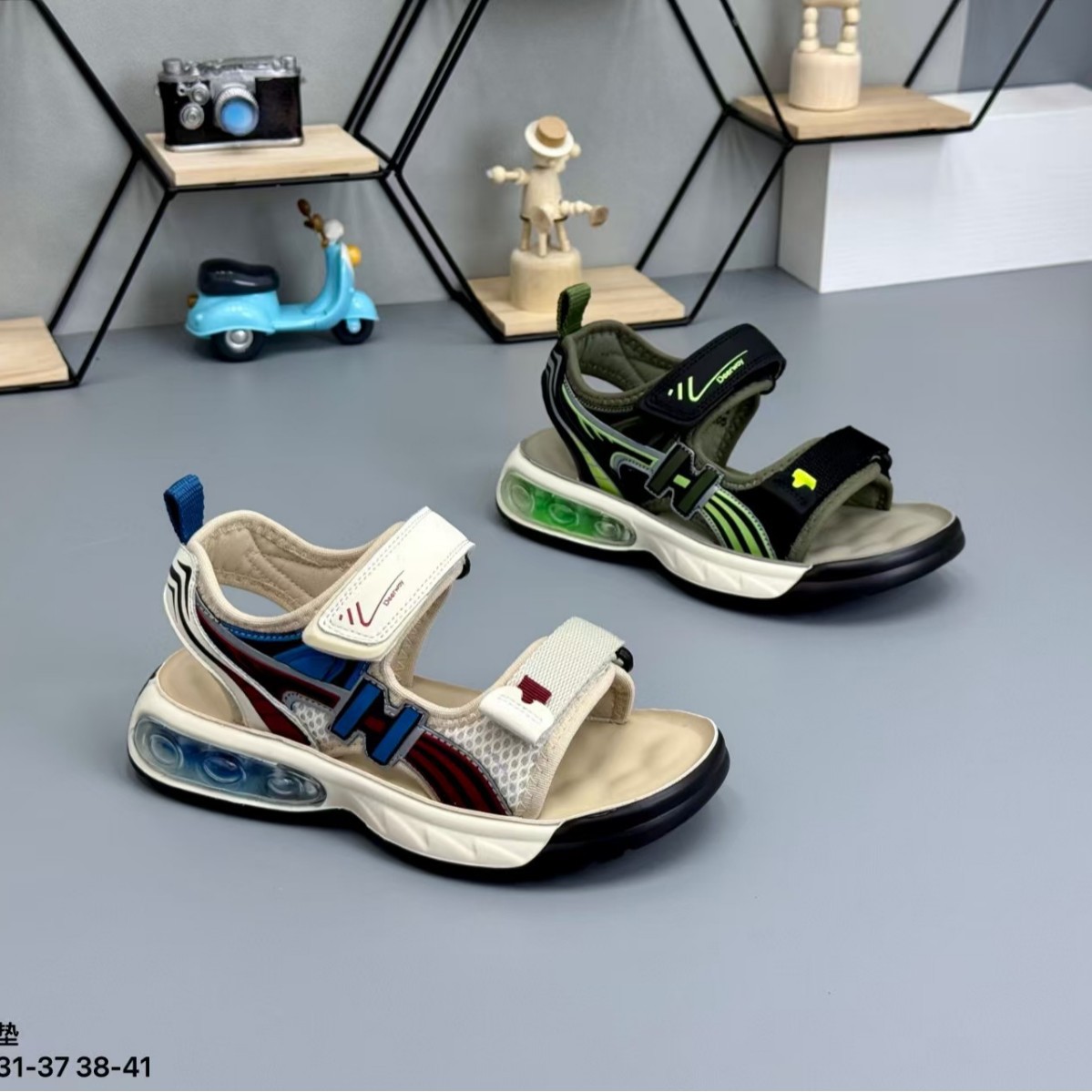 Детские сандалии Delhui 2025 летние новые для отдыха для учеников начальной школы мягкое дно пляжные сандалии для мальчиков оптом 9926