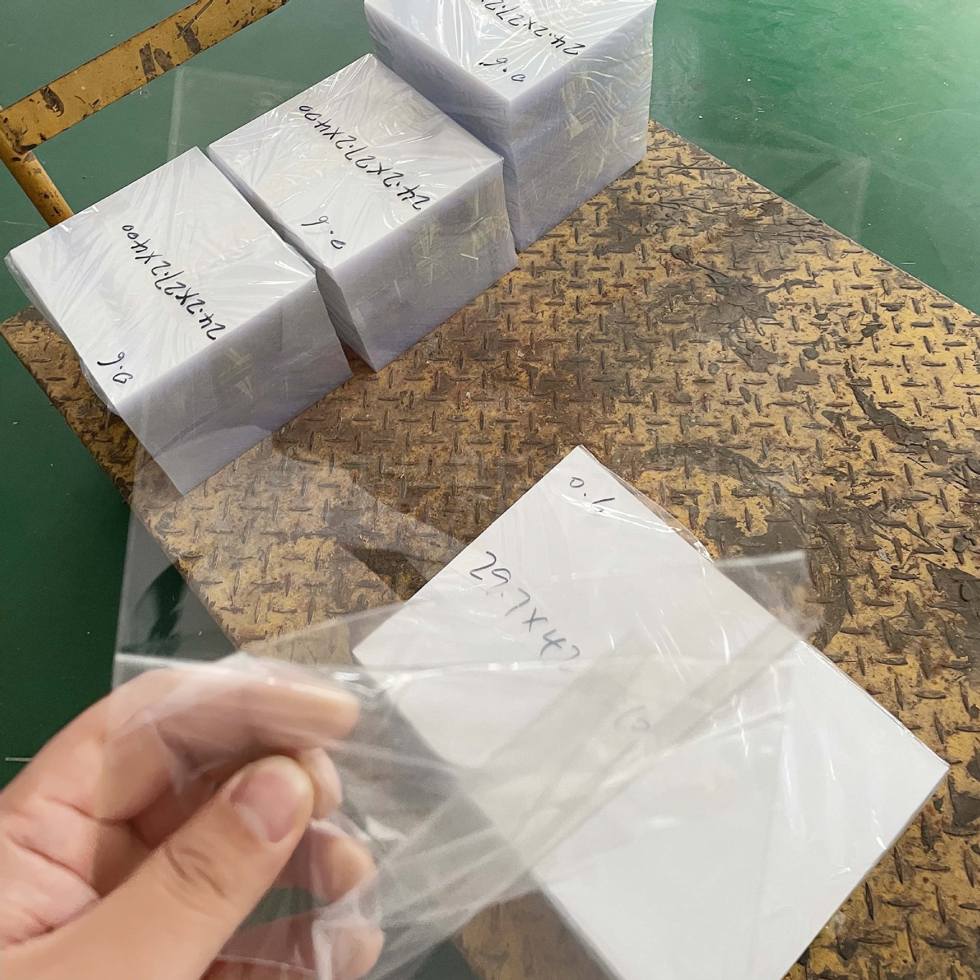 Manufacturer Wholesale of Whole Sheet of Highly Transparent Acrylic Plate Picture Frame Mounting New Material Plexiglass Large Plate Ready for Delivery