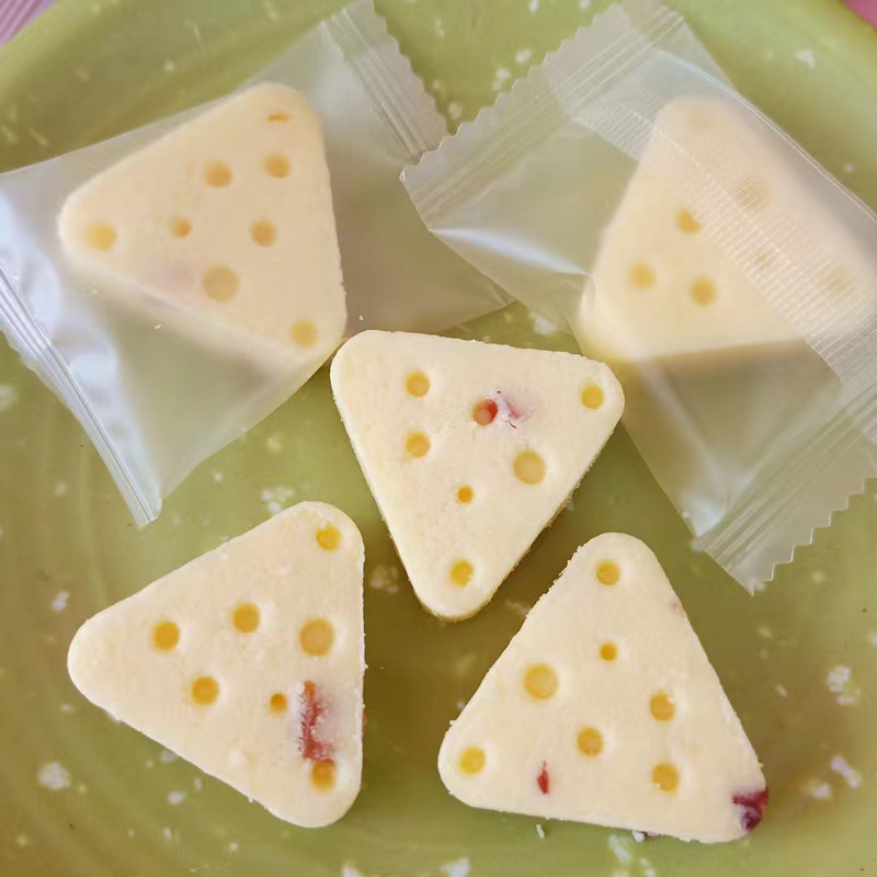 Inner Mongolia-Produced Triangular Cheese Ready-To-Eat Fresh Milk Cheese Cream Cheese Milk Cap Kidsren's Nutritional Snacks Dairy Products Wholesale