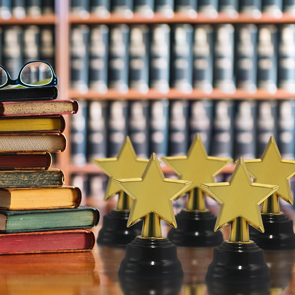 Kindergarten five-pointed star small trophy children's games plastic star trophy award mini creative props wholesale