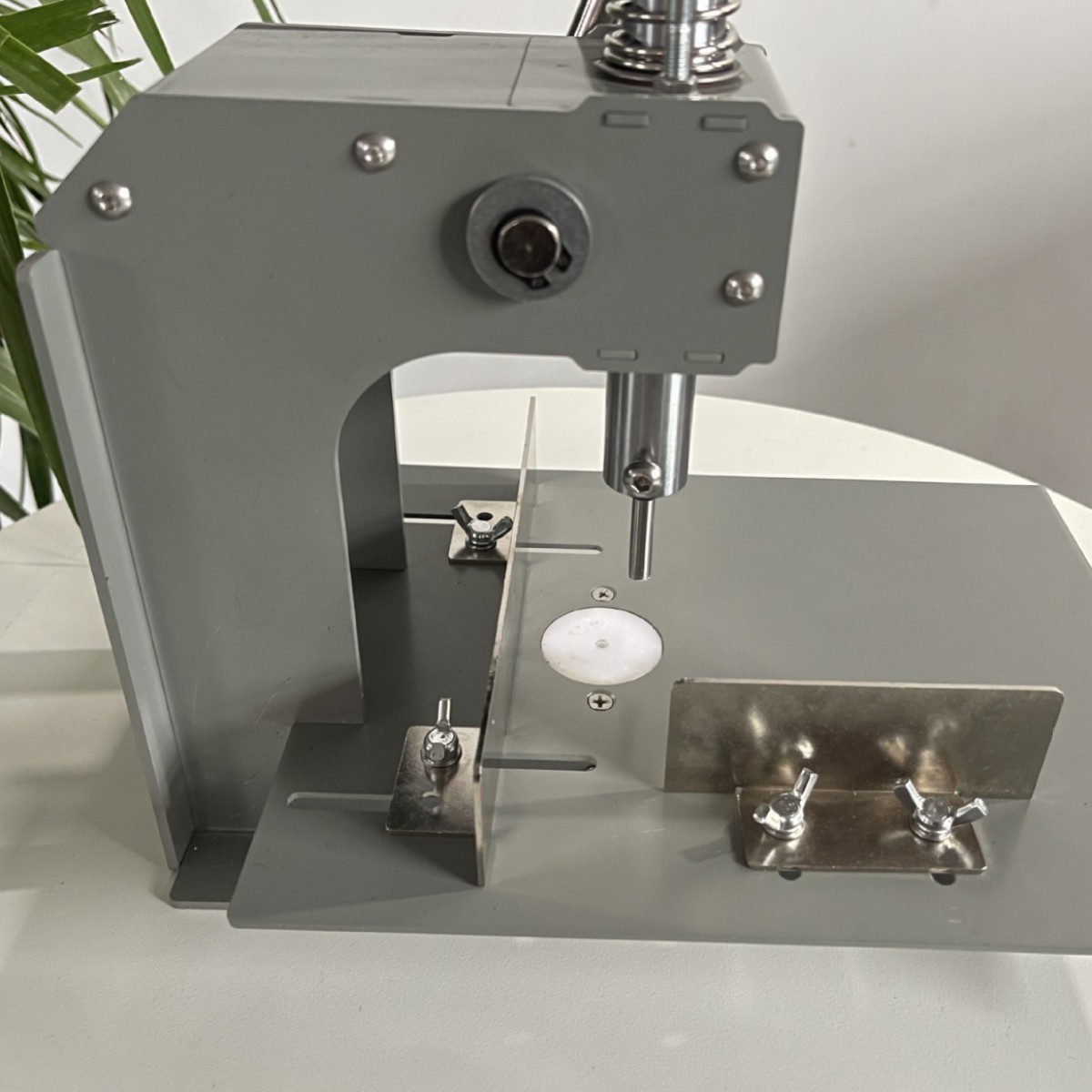 Manual Punch Tag Punch Non-Woven Single Hole Fabric Leather Pressure Woven Plastic Film Bag Paper