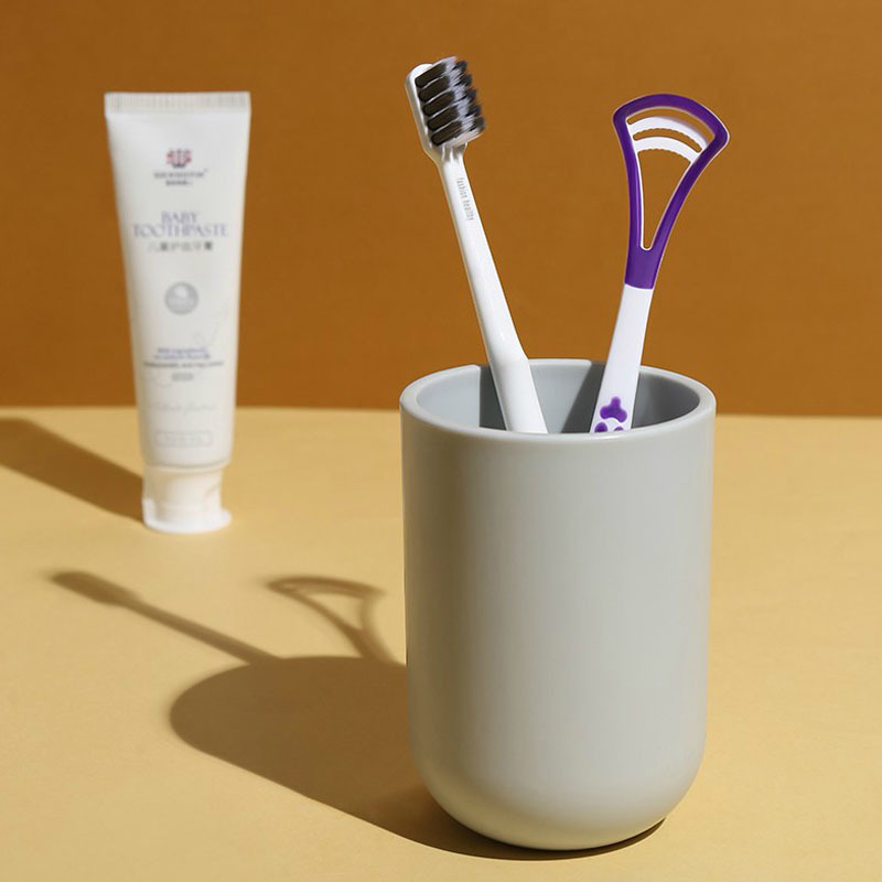 Tongue Coating Brush Tongue Scraper to Remove Bad Breath Tongue Coating Cleaner Portable Cleaning Tongue Coating Remover Silicone Tongue Scraper