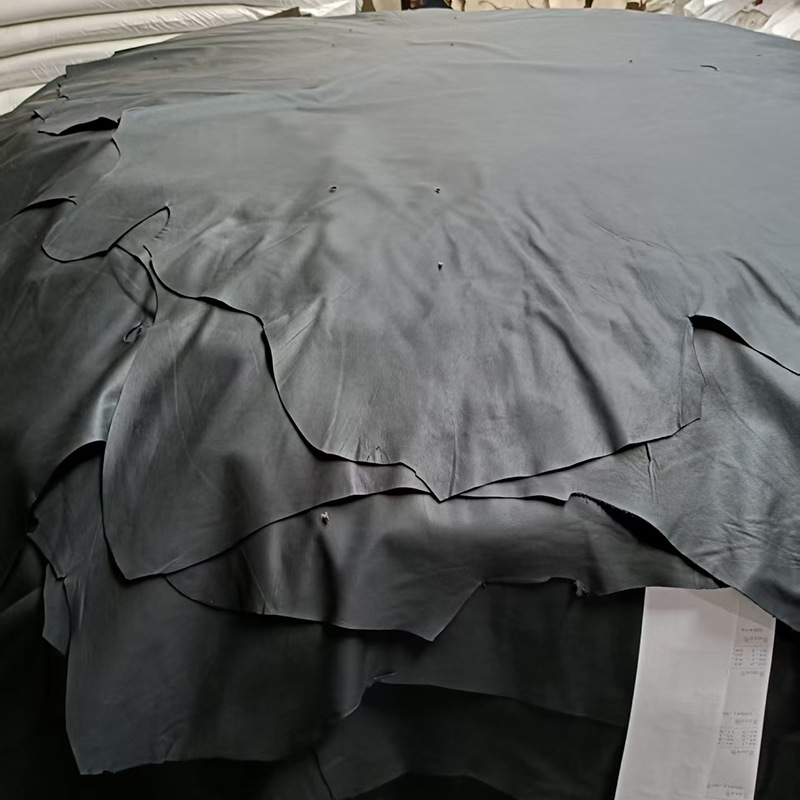 Cowhide, Sheepskin, and Pigskin Leather Are Suitable for Making Genuine Leather Gloves. Colors, Thickness, and Grades Can Be Customized