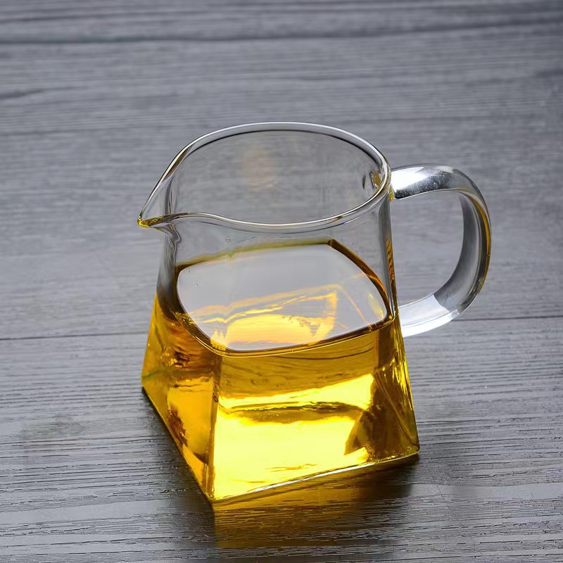 Factory wholesale high borosilicate glass fair cup high temperature resistant glass tea maker large tea sea shaking sound e-commerce direct supply