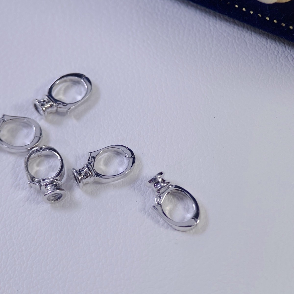 Платина Pt900, аксессуары, подвеска, простой и универсальный