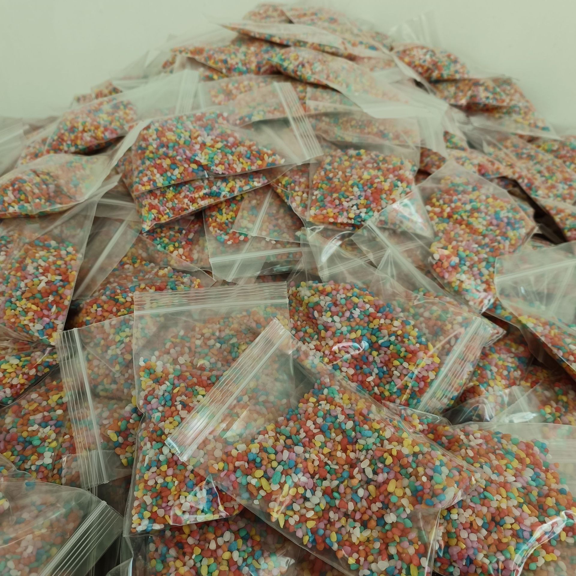 Colorful Stone pot colorful stone small stone breathable succulent fish tank decorative filling pot paving stone bottom