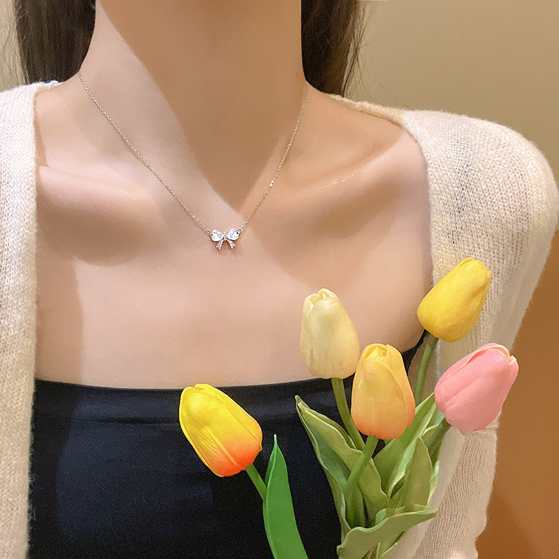 Light Luxury Niche Bowknot Necklace Women's Ins Trendy Super Fairy All-match Elegant Fresh Titanium Steel Clavicle Chain