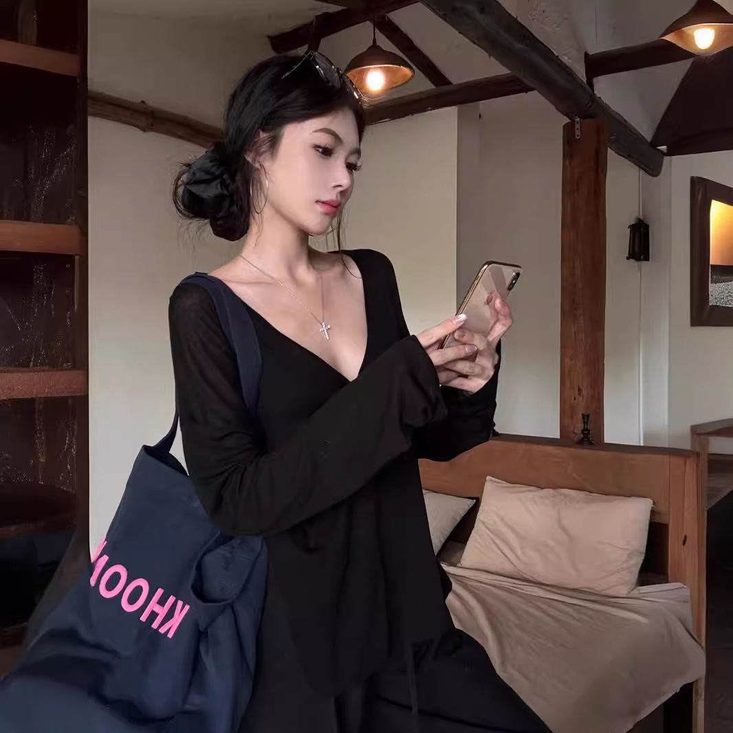 White Thin Slightly See-Through V-Neck Long-Sleeved T-Shirt Women's Summer Loose Sun Protection Blouse Casual Lazy Style Blouse Top