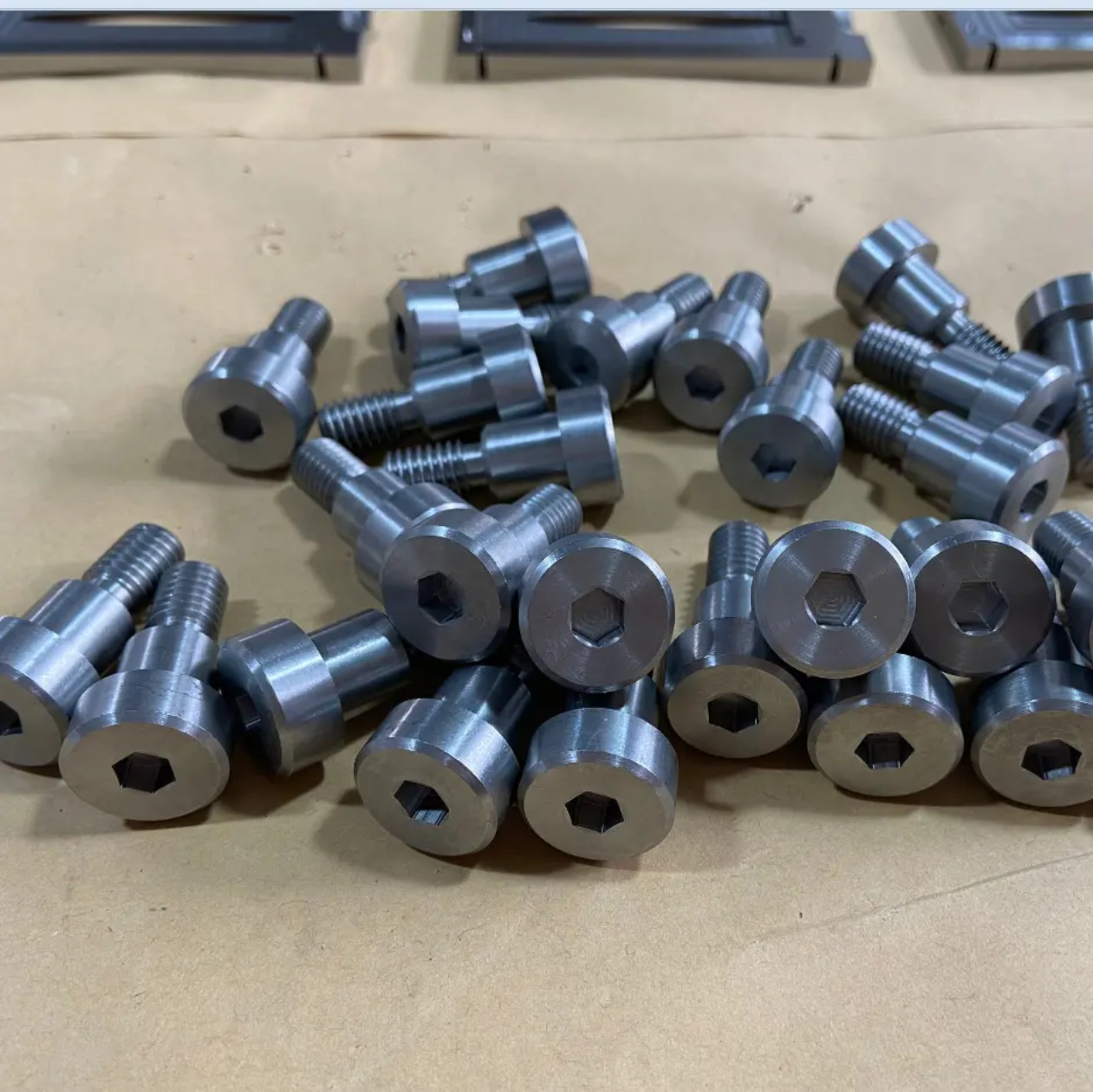 Manufacturer Supplies Molybdenum Screws, Molybdenum Bolts, Molybdenum Nuts, Molybdenum Bolts, Molybdenum Machining Parts, Production According to Drawings