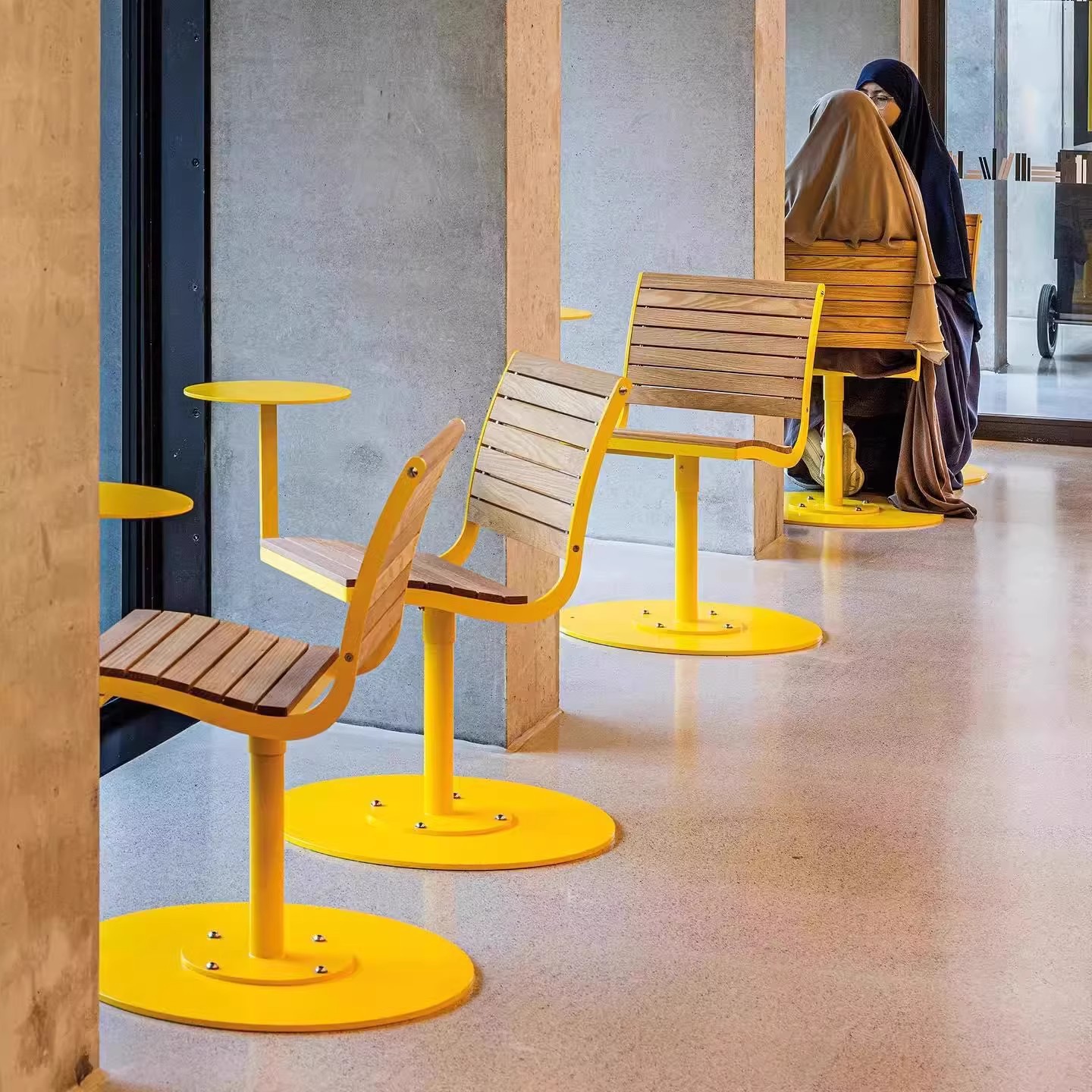 Уличные вращающиеся столы и стулья для кафе и молочного чая, коммерческие места для обслуживания, универсальное кресло для отдыха