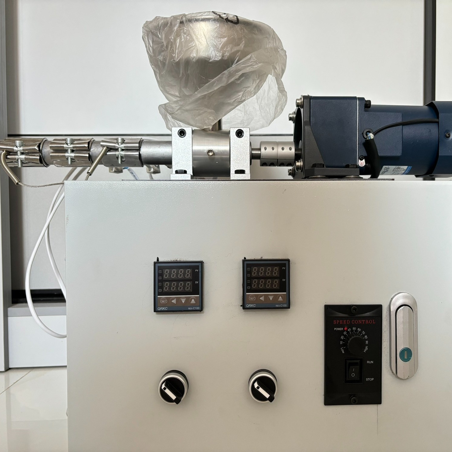 Small Extruder Micro Plastic Extruder Rubber Powder 3D Printing Line Single Screw Extruder Desktop