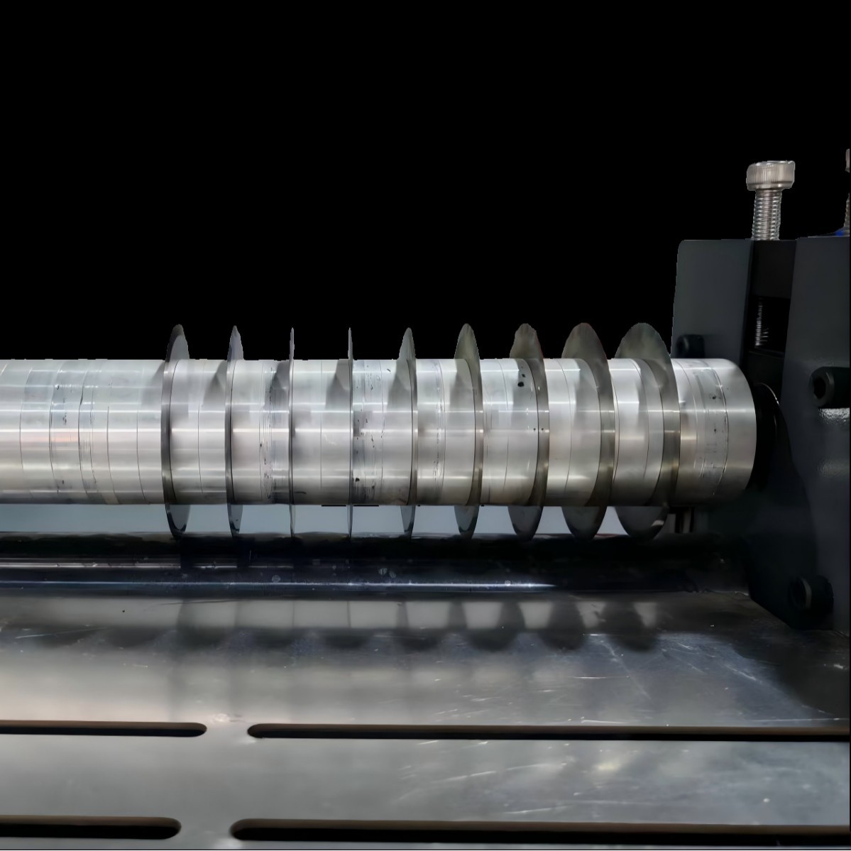 Factory Customized Leather Cutting Machine Semi-Automatic Slitting Machine Round Knife Slitting Machine Roller Cutting Machine Leather Slitting Machine