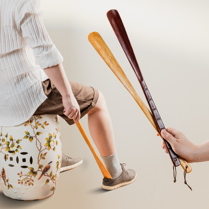 Solid wood long handle shoehorn household lengthening elderly pregnant women do not bend over to lift shoes light luxury shoepick manufacturers wholesale