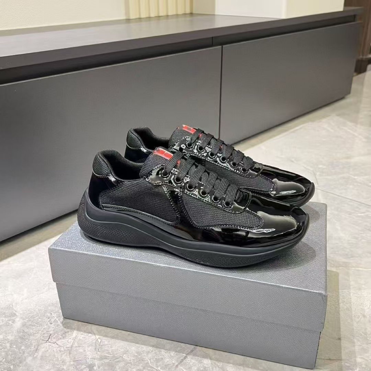 In-Stock, Immediate Dispatch, Export-Quality Americas Cup P Brand Shiny Leather Mesh Breathable Casual Fashion Sports Patent Leather Men's Shoes
