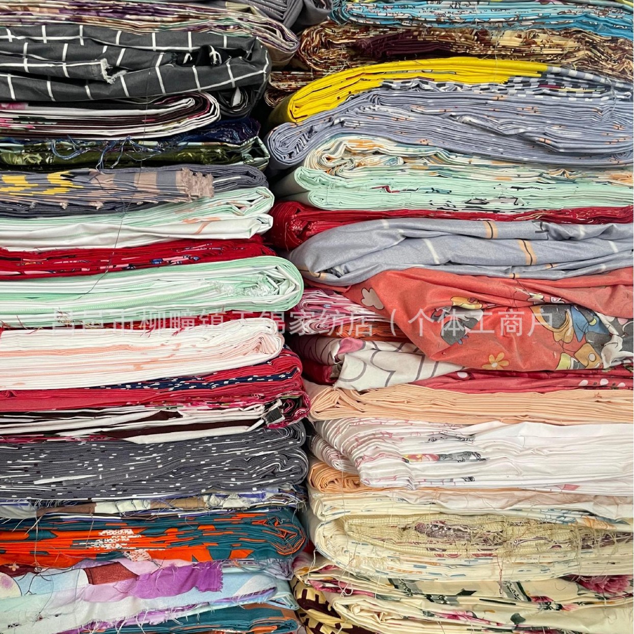 Factory Direct Sales Stock Polyester Printed Brushed Cloth Residual Cloth Various Fabrics Can Be Used as Bed Sheets for Temple Fairs and Street Stalls