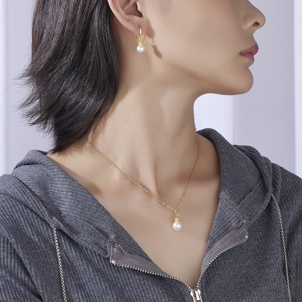 2022 new Korean fashion fashion small crown beaded pendant ear hook two-piece empty support finished products wholesale