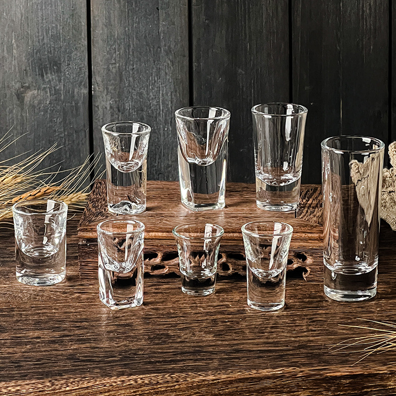 Оптовые бокалы для вина Стеклянный бокал для белого вина Толстое дно Пулевидный бокал Высокий малый набор бокалов Один бокал для спиртного Белый винный бокал