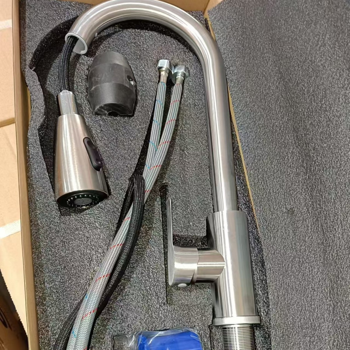 Factory Direct stainless steel vegetable basin pull faucet integrated core household water Universal rotating hot and cold faucet